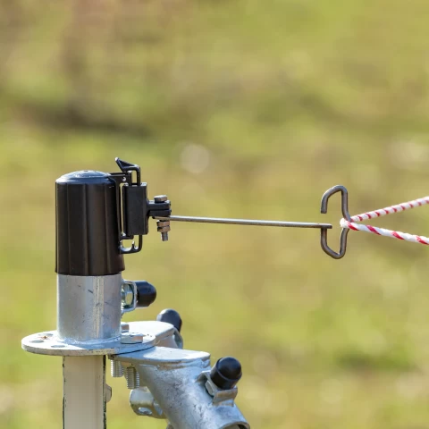 Isolatore universale per angolo di testa del palo T-post